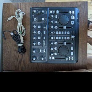 Behringer B-Control Deejay BCD3000